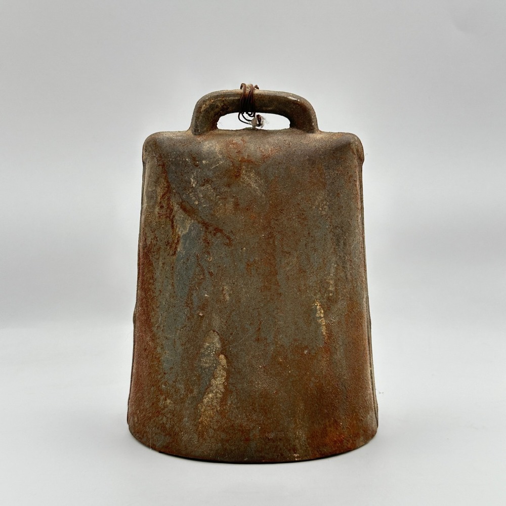Vtg Rustic Farmhouse Cow Bell Clapper Patina 6" Shield Envelope‎ Sides Cast Iron